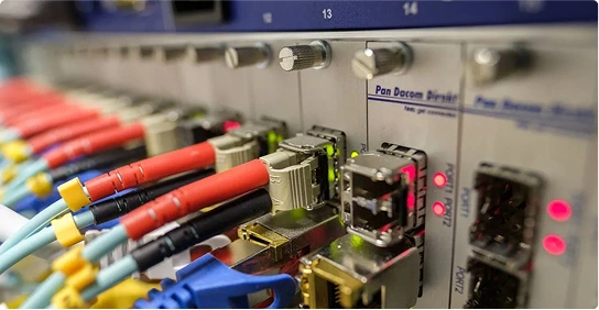 REDES CABLADAS, INALÁMBRICAS, FIBRA ÓPTICA Y COBRE​