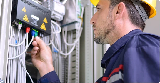 INSTALACIÓN Y MANTENCIÓN DE SERVICIOS DE INTERNET, TELEFONÍA IP, RADIO Y TV​